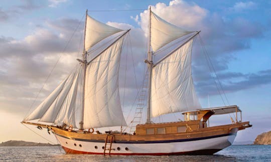 Charter a Classic 30' Sailing Schooner for Komodo Islands, Indonesia