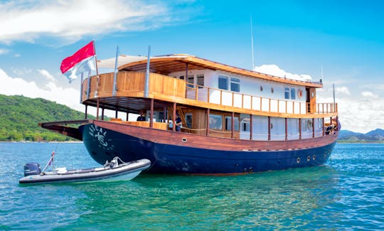 An Indonesian Adventure On 101ft "Rascal" Phinisi Cruiser