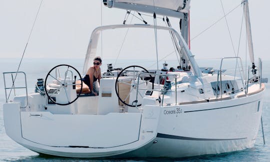 Beneteau Oceanis 35.1 Cruising Monohull Rental in Barcelona, Cataluña