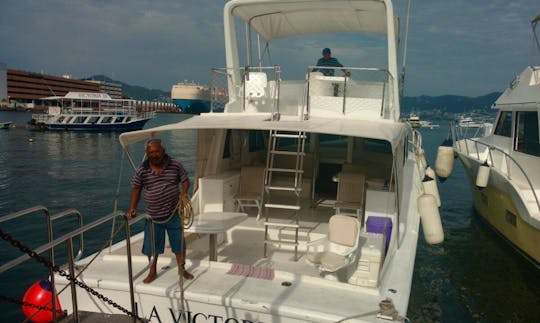 Striker 52 feet Great Yacht in Acapulco