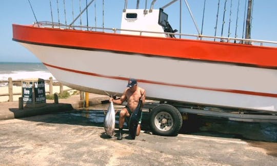 28' Butt Cat Center Console Fishing Charter in Margate, South Africa