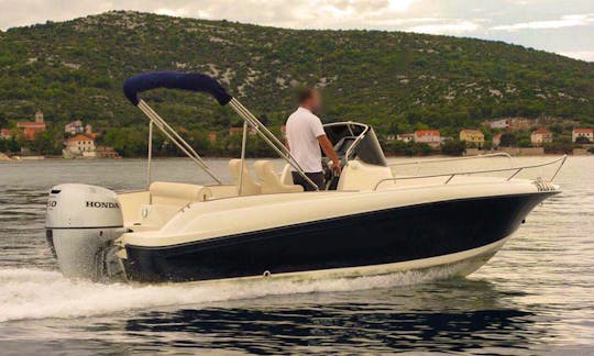 Rent 22ft Insidias Marine HM Cuddy Cabin In Split, Croatia