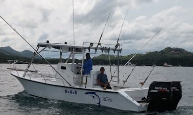 Viagem de pesca emocionante em Guanacaste, Costa Rica, no console central de 27 pés