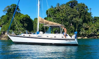 Charter 37' Cruising Monohull in Bocas del Toro, Panama