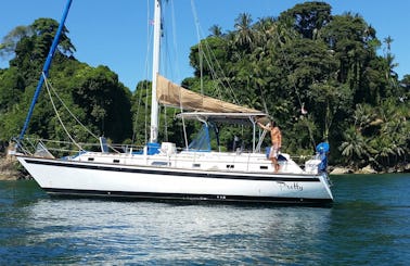 Charter 37' Cruising Monohull in Bocas del Toro, Panama