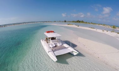 Catamaran Catalyst Power privé de 35 pieds aux îles Turques-et-Caïques