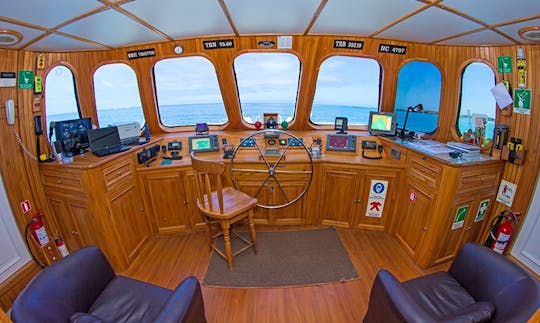 Charter 125'  Power Mega Yacht in Quito, Ecuador