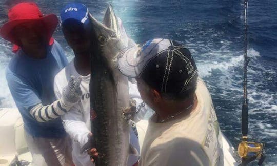 Center Console Fishing Charter in Cartagena