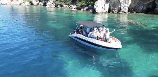Explore la costa noreste de Corfú y las cuevas azules
