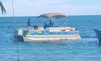24' Sweetwater Pontoon for 13 People in Providence, Colombia
