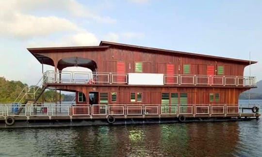 Houseboat rental in Kuala Dungun