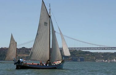 30ft Traditional Sailboat Rental In Lisboa, Portugal