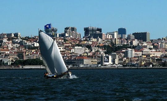 30ft Traditional Sailboat Rental In Lisboa, Portugal