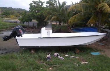 Enjoy captained Fishing in Islas de la ahía, Honduras on Jon Boat