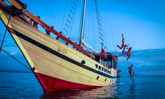 Wisesa Cruising Raja Ampat (Wisesa Liveaboard) Snorkeling & Diving
