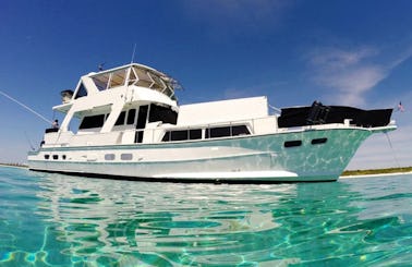 72' Motor Yacht rental in Akumal, Quintana Roo