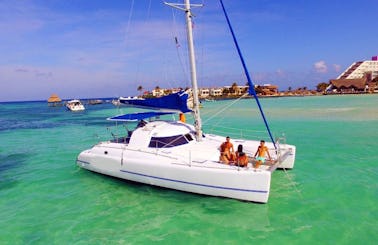 Charter this 37ft ft Cruising Catamaran for a Boat Party in Cancún, Quintana Roo