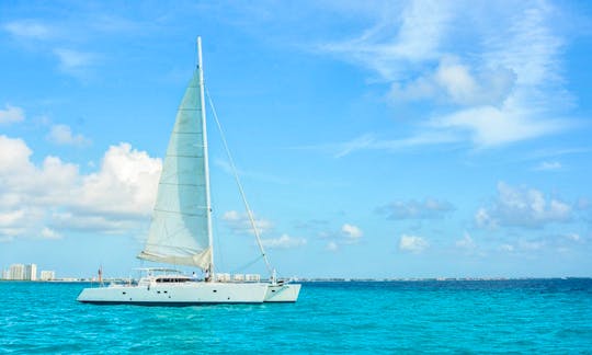 68' Catamaran Charter in Cancún, Quintana Roo