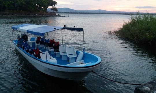 Alugue um barco fluvial em Granada, Nicarágua