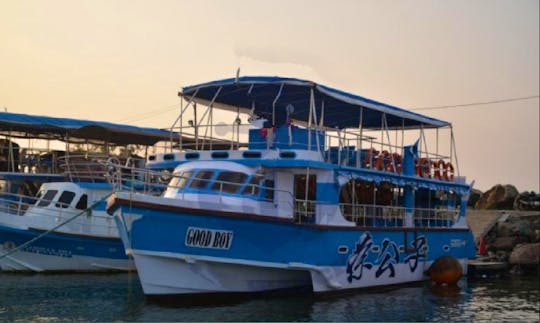Recharge your batteries on this sunset boat cruise!