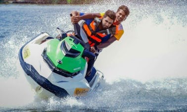 Alquile una moto acuática desde Bentota Beach