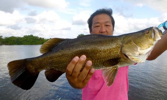 ジョンボートでスリランカのコロンボで釣りをお楽しみください