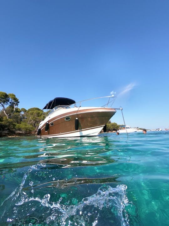 Beautiful Four Winns 258 Vista Gen 2 pour une croisière sur la Côte d'Azur