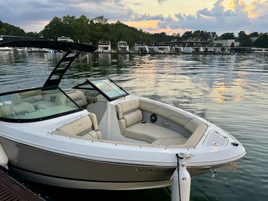 Regal LX2 de luxo no Lago Lanier
