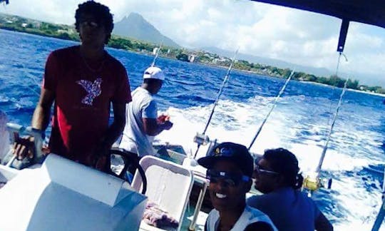 Pesca en el distrito de Savanne, Mauricio, en la consola central