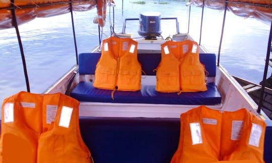 10-People Passenger Boat Rental in Iquitos, Peru