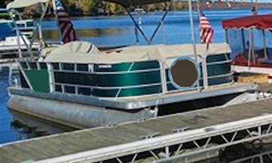 2 hours Cruise on 22ft “Kaydeross" Pontoon Boat In Saratoga Springs, New York