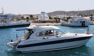 YACHT À MOTEUR BAVARIA 37HT À LOUER SUR L'ÎLE DE SPETSES, EN GRÈCE.