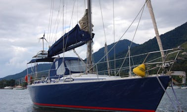 Veleiro para fretamento de um dia e passeios à vela em Ilhabela-SP, Brasil