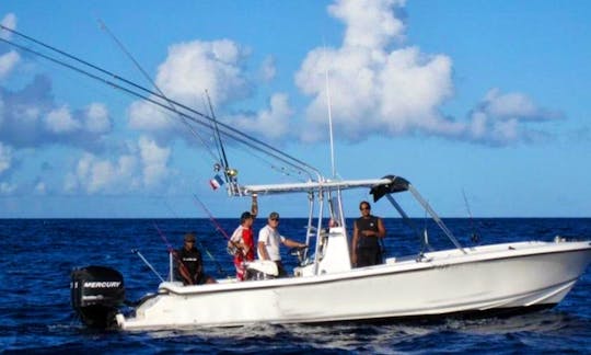 28' Center Console Rental in Basse-Terre, Guadeloupe
