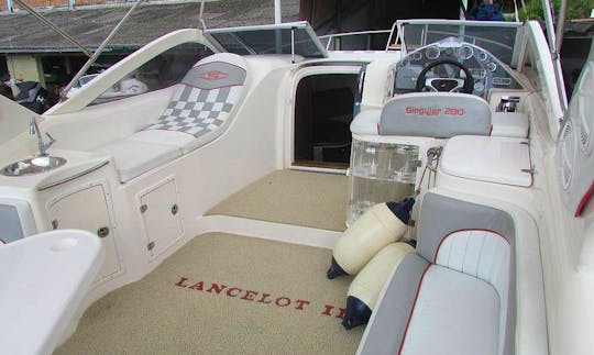 Charter 28' Lancelot Motor Yacht in Florianópolis, Brazil