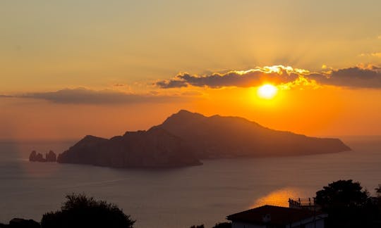 Maravilloso crucero privado al atardecer en Positano (1,5 horas)