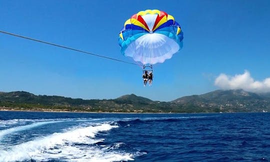 Uma incrível experiência de parapente em Zakinthos, Grécia