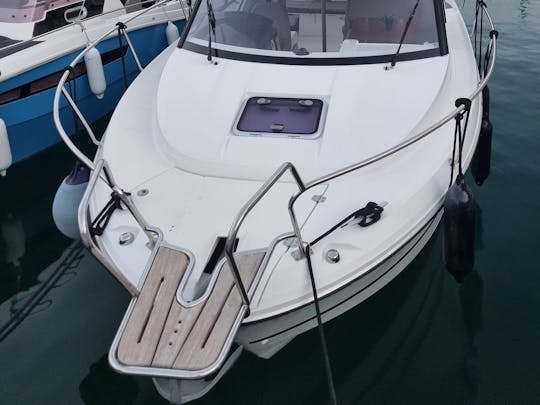 Explorez le Kvarner avec le bateau à moteur Merry Fischer 795