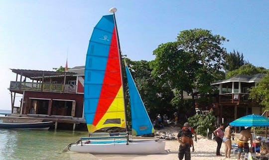Charter Hobie Cat Beach Catamaran in Islas de la Bahía, Honduras