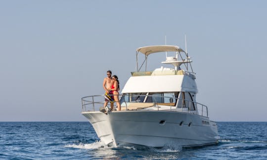 Charter 46' Beneteau Antares Motor Yacht in Rethymno, Greece