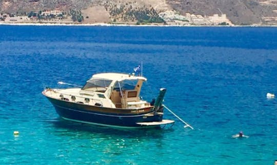 Louer un yacht à moteur en Laconie, Grèce