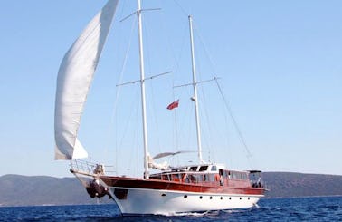 87' Sailing yacht around Sardinia