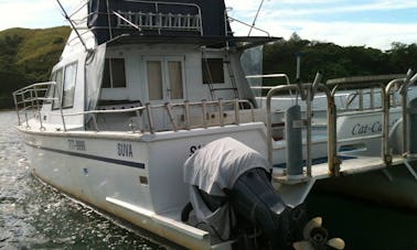 Aventure de pêche à Korolevu, Fidji, sur un catamaran à moteur