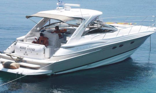 Alquile un yate a motor Modus Vivendi de 45 pies en Glifada, Grecia