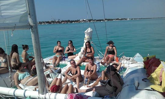 Spacious and comfortable catamaran. Relax while enjoying the beautiful Caribbean sea and reefs.