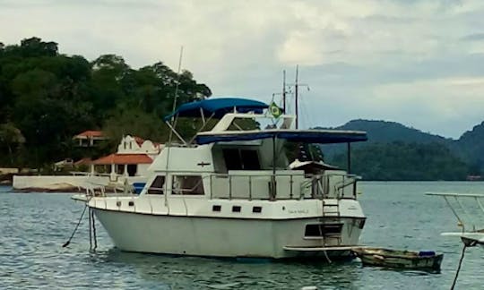 Charter 40' Motor Yacht in Angra dos Reis, Brazil