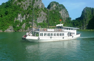Day Cruises in Halong