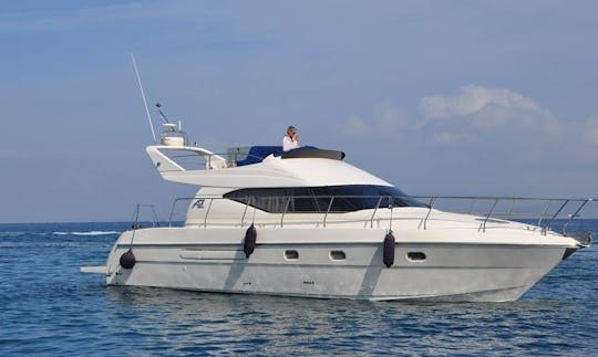 Alquile un yate a motor Azimut Avetura de 44 pies en Iraklio, Grecia