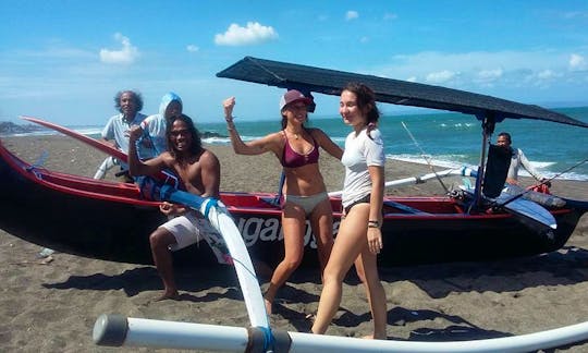 Enjoy With Friends On This 2 Person Traditional Boat in Mengwi, Bali
