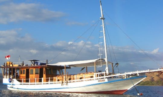 Charter a Gulet in Wolomeze, Indonesia